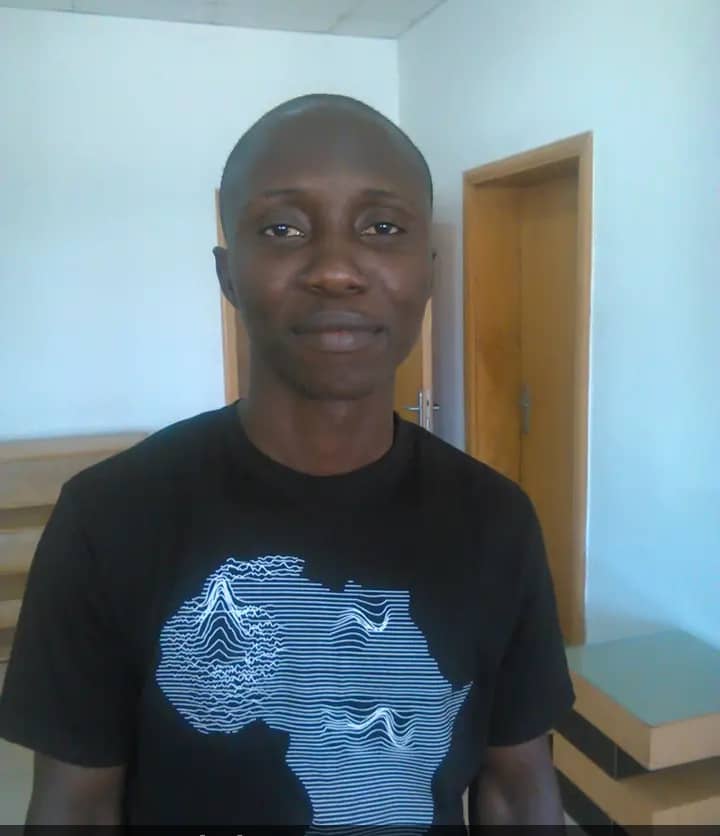 Mr-Omolade-Art-Teacher